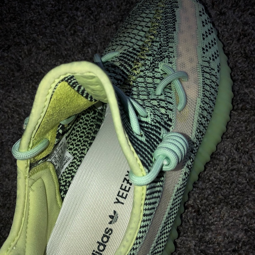 Yezzy 350s 🤍💚 - Picture 2 of 3